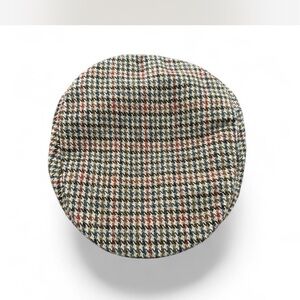 totes Houndstooth Flat Cap in Black, White, and Red